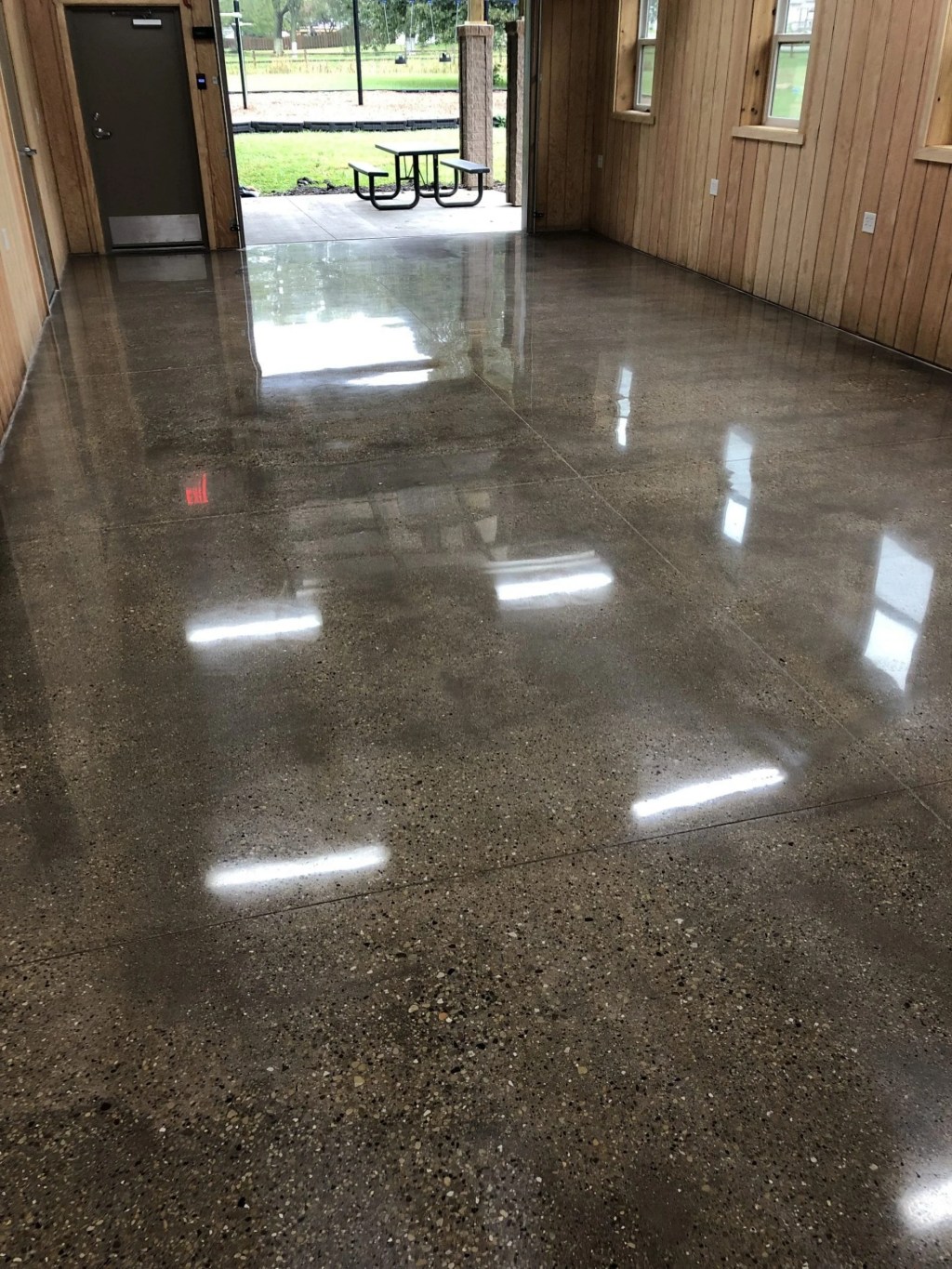 polimento-em-piso-de-granilite-restauracao-terrazzo